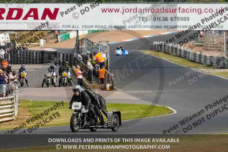 Vintage motorcycle club;eventdigitalimages;mallory park;mallory park trackday photographs;no limits trackdays;peter wileman photography;trackday digital images;trackday photos;vmcc festival 1000 bikes photographs